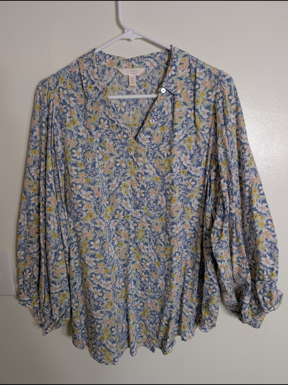 LC Lauren Conrad Blue Floral V-Neck Balloon Sleeve Blouse